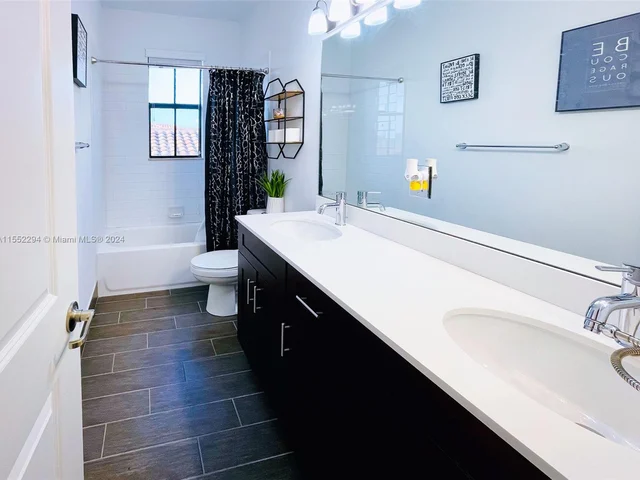 4919 NW 51st Ter, Tamarac FL 33319