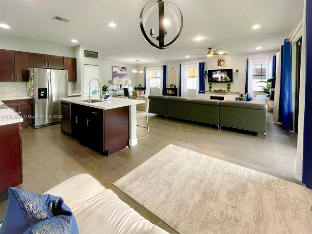 4919 NW 51st Ter, Tamarac FL 33319