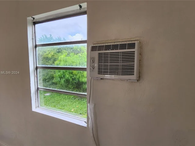 1030 NW 106th St, Miami FL 33150