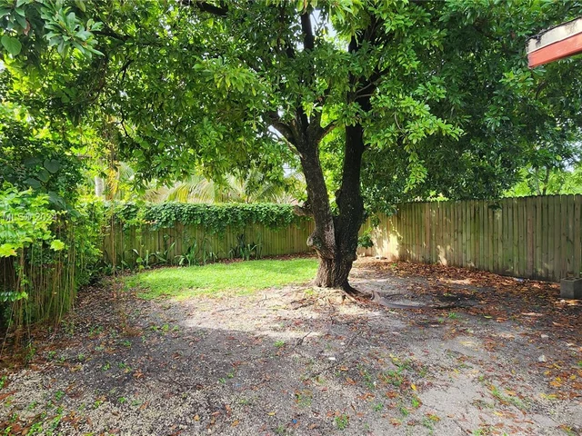 1030 NW 106th St, Miami FL 33150