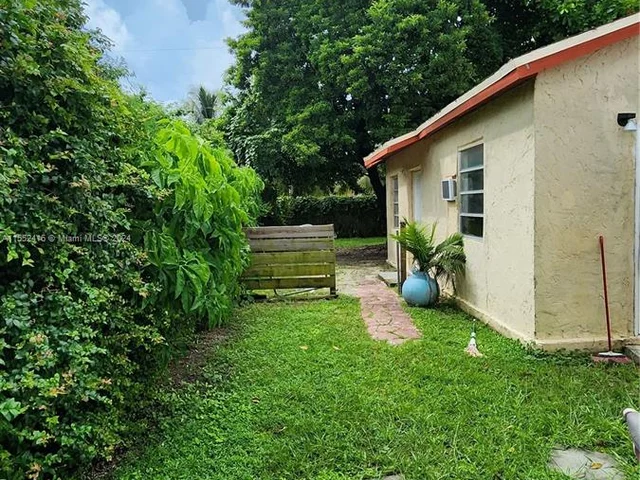 1030 NW 106th St, Miami FL 33150