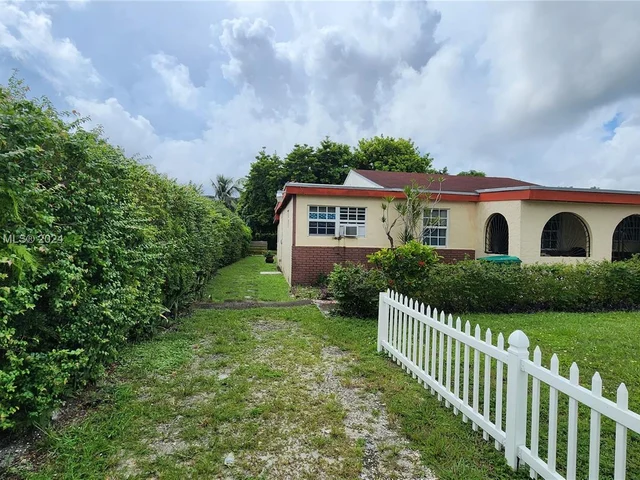 1030 NW 106th St, Miami FL 33150