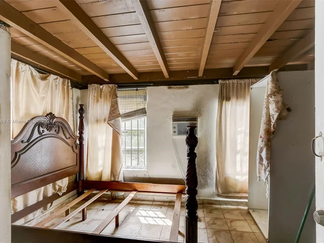 220 NW 145th St, Miami FL 33168