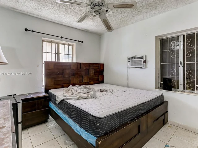 220 NW 145th St, Miami FL 33168