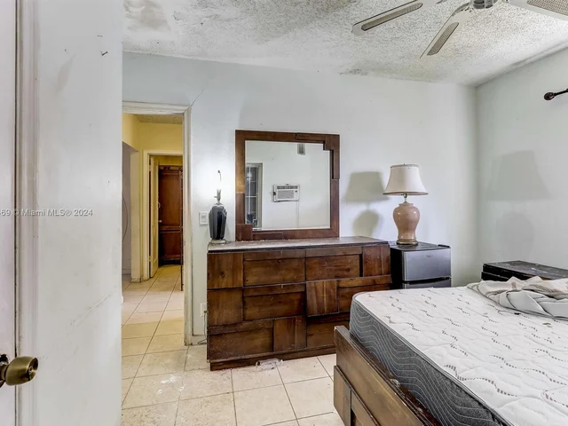 220 NW 145th St, Miami FL 33168