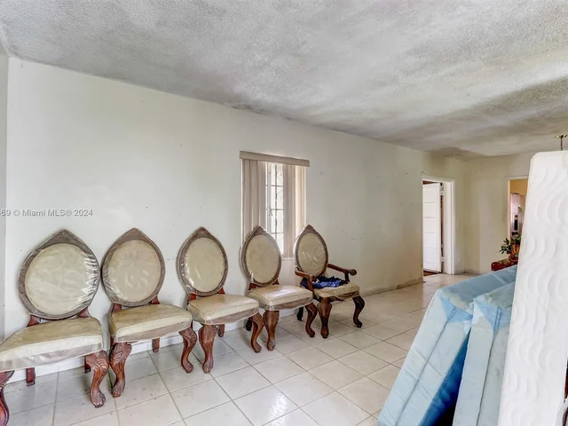 220 NW 145th St, Miami FL 33168