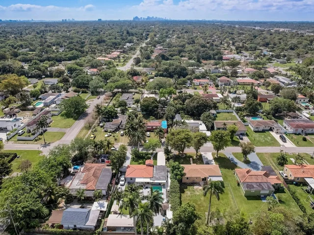 220 NW 145th St, Miami FL 33168
