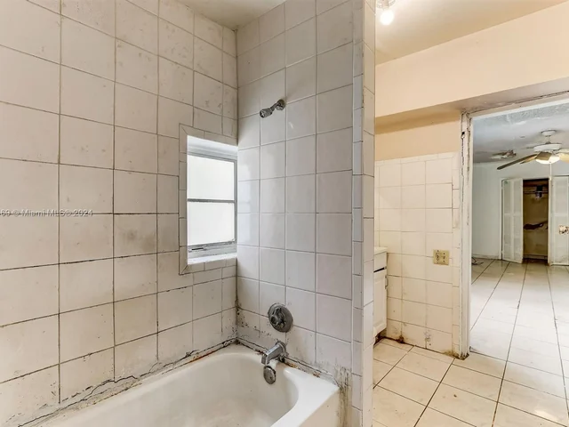 220 NW 145th St, Miami FL 33168