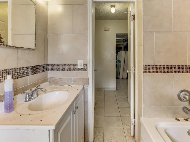 220 NW 145th St, Miami FL 33168