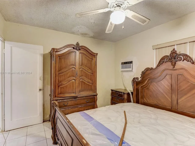 220 NW 145th St, Miami FL 33168