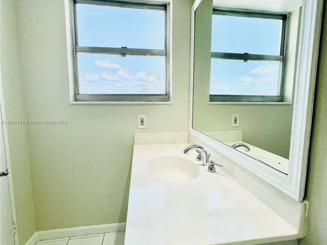 3001 S Ocean Dr # 1041, Hollywood FL 33019