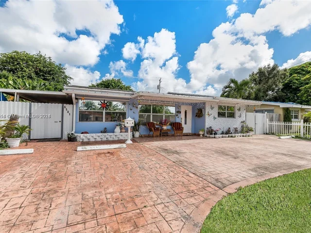 6501 Roosevelt St, Hollywood FL 33024