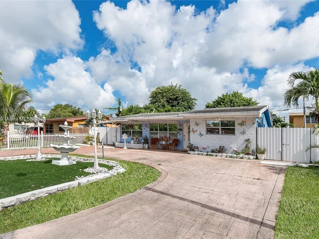 6501 Roosevelt St, Hollywood FL 33024