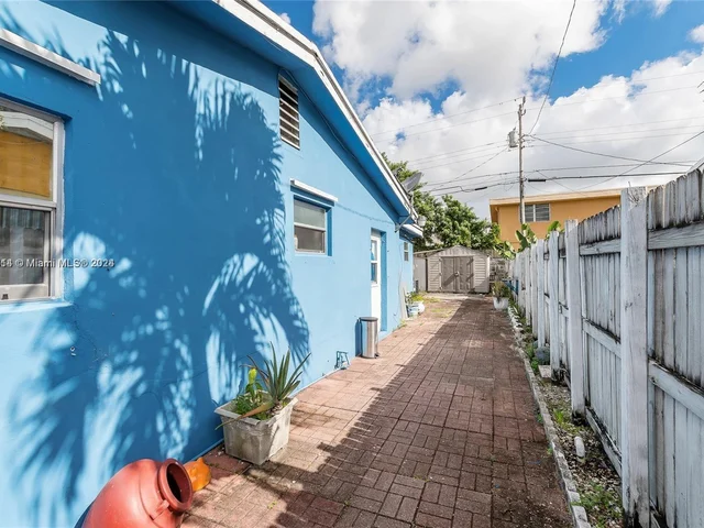 6501 Roosevelt St, Hollywood FL 33024