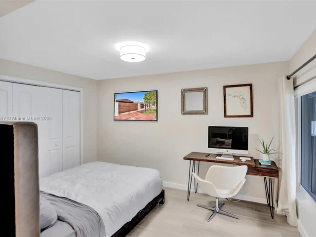 7910 Hawthorne Ave, Miami Beach FL 33141