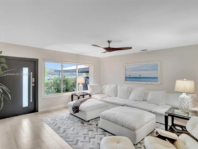 7910 Hawthorne Ave, Miami Beach FL 33141