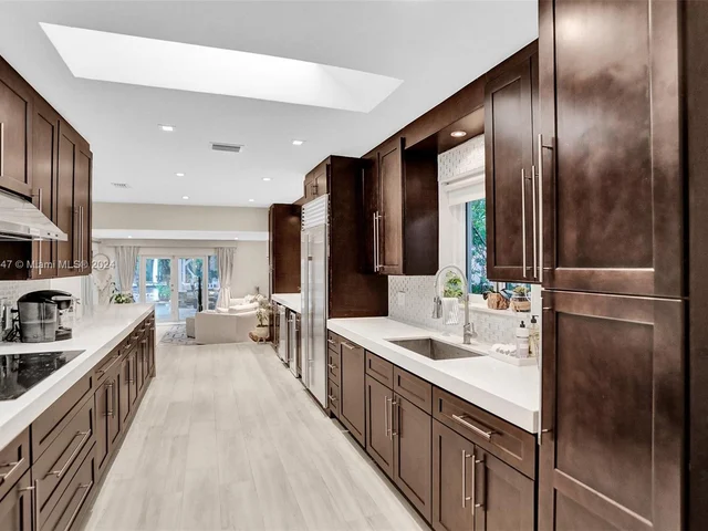 7910 Hawthorne Ave, Miami Beach FL 33141