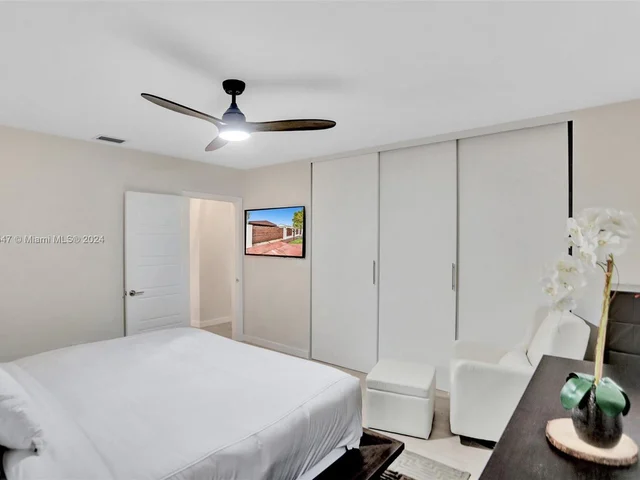 7910 Hawthorne Ave, Miami Beach FL 33141