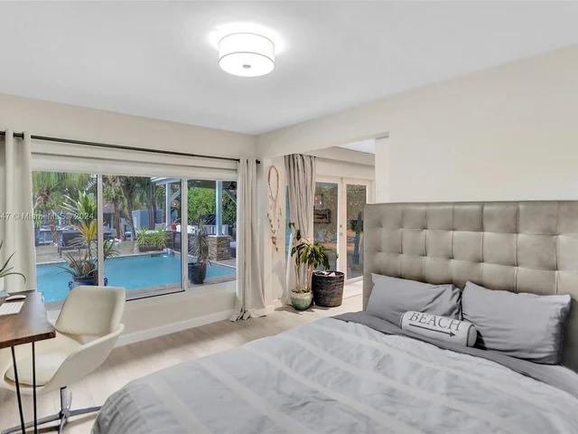 7910 Hawthorne Ave, Miami Beach FL 33141