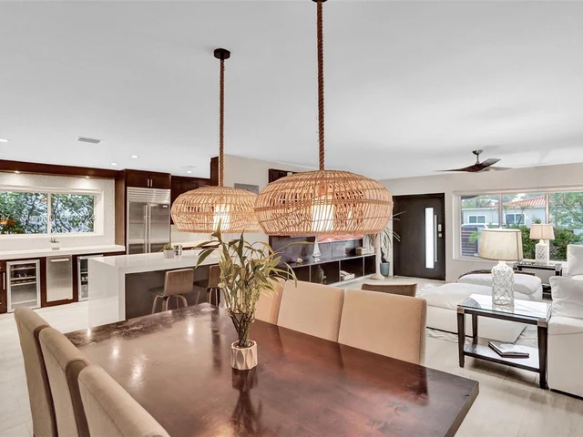 7910 Hawthorne Ave, Miami Beach FL 33141