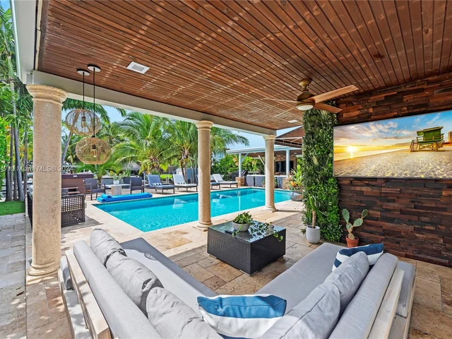 7910 Hawthorne Ave, Miami Beach FL 33141