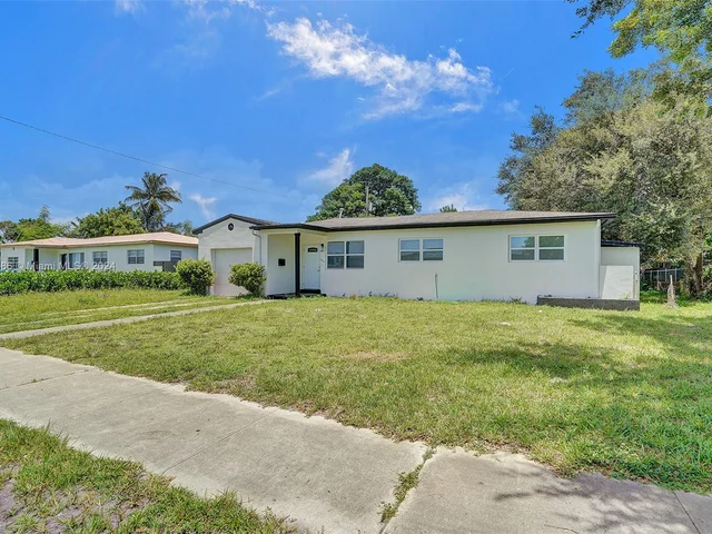 1041 NE 169th St, Miami FL 33162