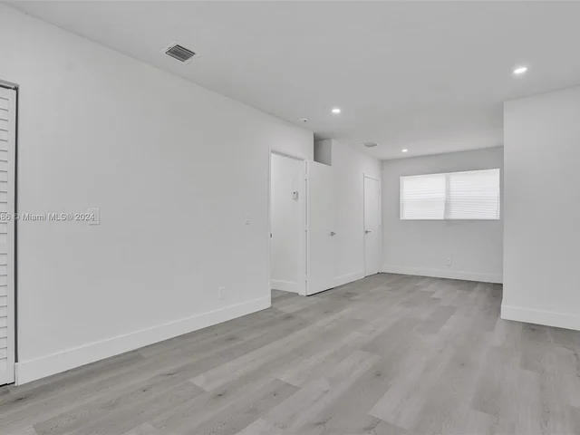 1041 NE 169th St, Miami FL 33162