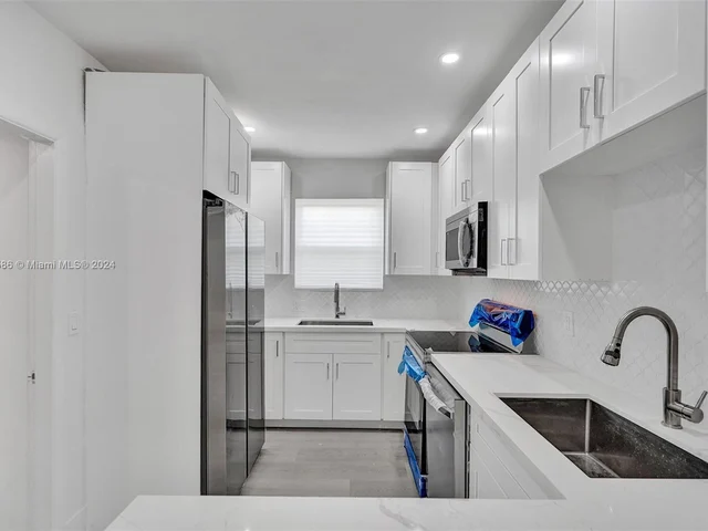 1041 NE 169th St, Miami FL 33162