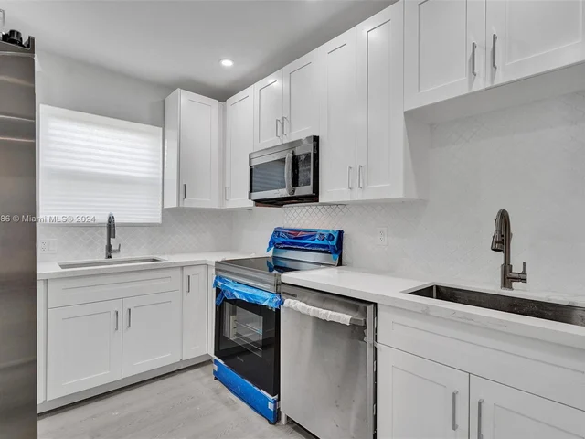 1041 NE 169th St, Miami FL 33162