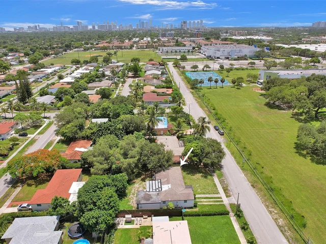 1041 NE 169th St, Miami FL 33162