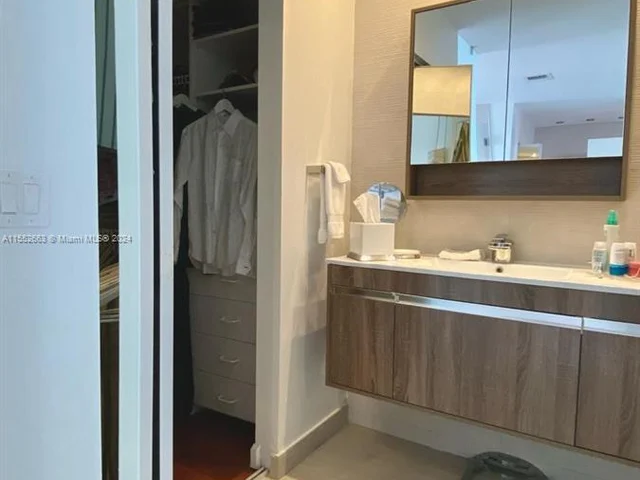 6218 NW 113th Pl, Doral FL 33178