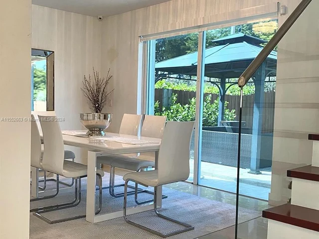 6218 NW 113th Pl, Doral FL 33178