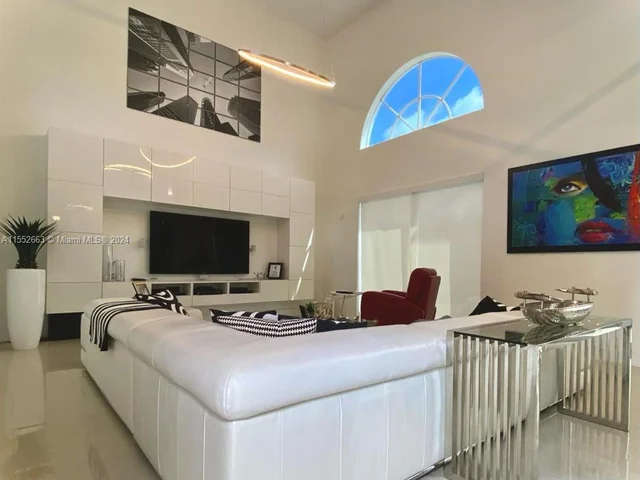 6218 NW 113th Pl, Doral FL 33178