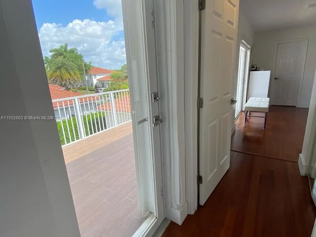 6218 NW 113th Pl, Doral FL 33178