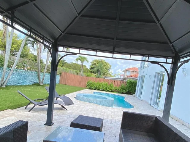 6218 NW 113th Pl, Doral FL 33178