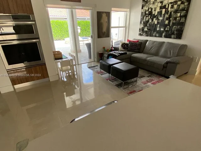 6218 NW 113th Pl, Doral FL 33178