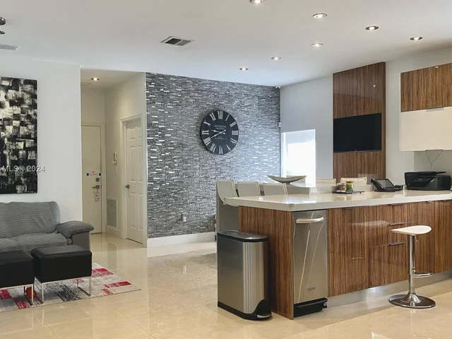 6218 NW 113th Pl, Doral FL 33178