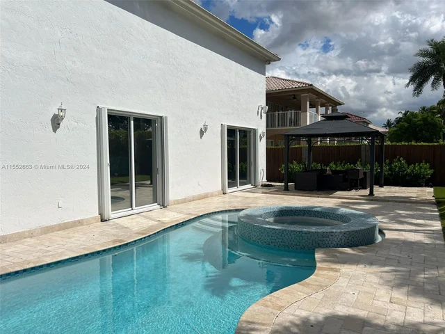 6218 NW 113th Pl, Doral FL 33178