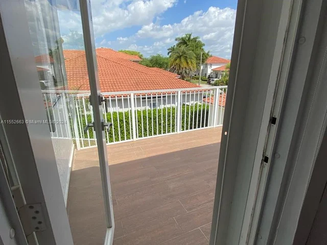 6218 NW 113th Pl, Doral FL 33178