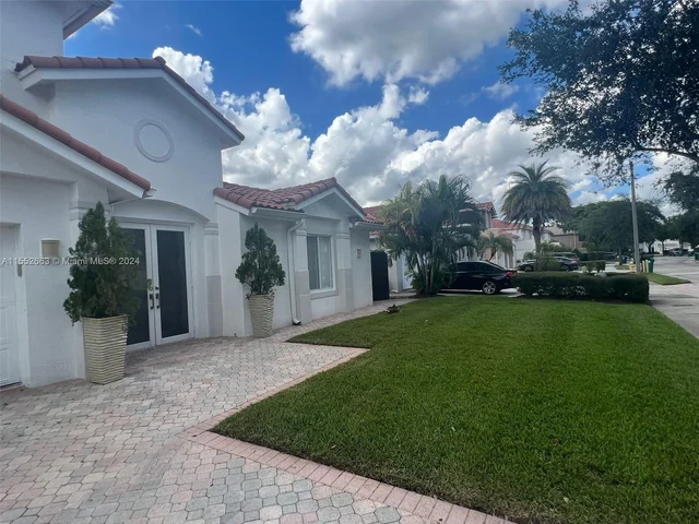 6218 NW 113th Pl, Doral FL 33178