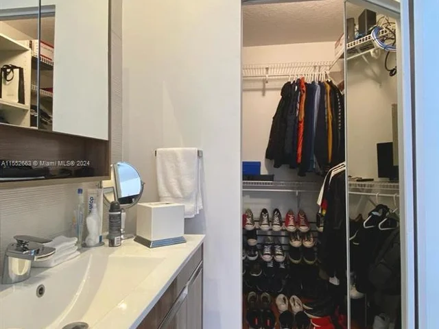 6218 NW 113th Pl, Doral FL 33178