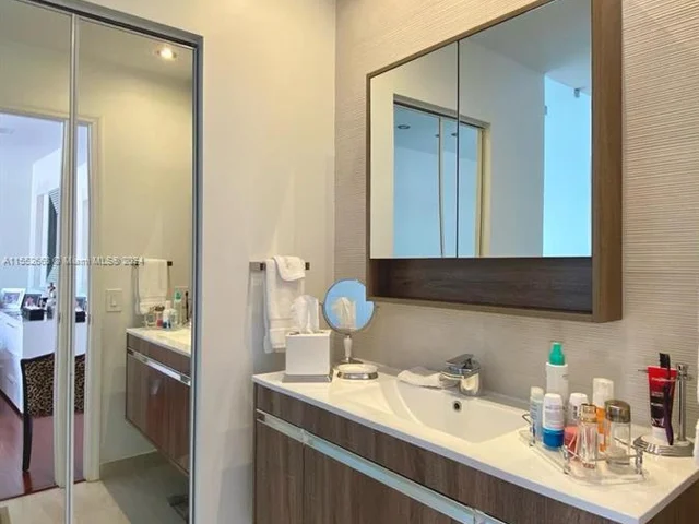 6218 NW 113th Pl, Doral FL 33178