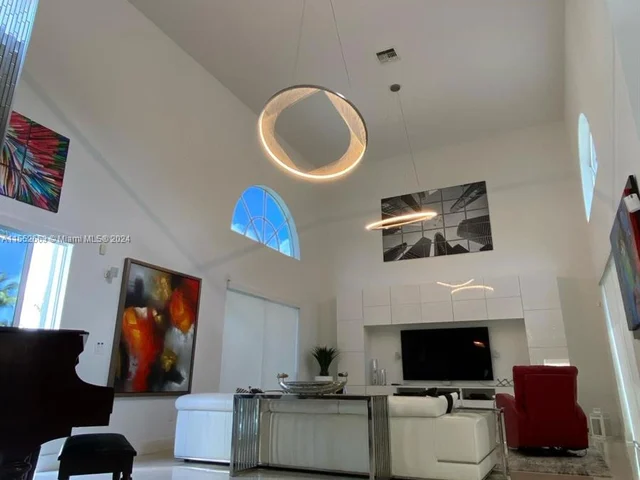 6218 NW 113th Pl, Doral FL 33178