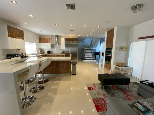 6218 NW 113th Pl, Doral FL 33178