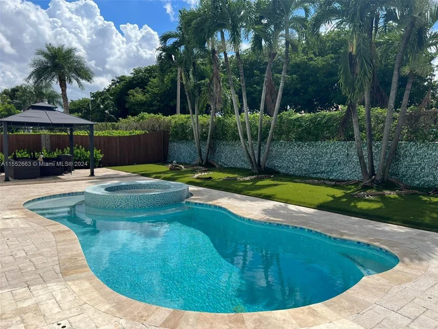 6218 NW 113th Pl, Doral FL 33178