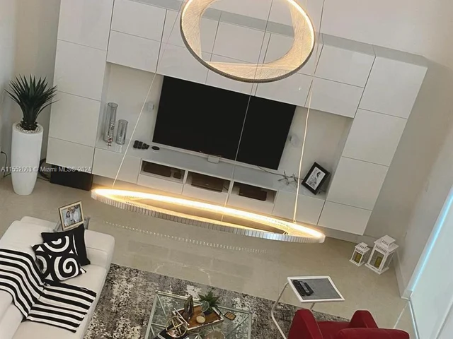 6218 NW 113th Pl, Doral FL 33178