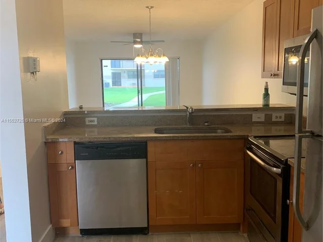 9858 Nob Hill Ln # 9858, Sunrise FL 33351