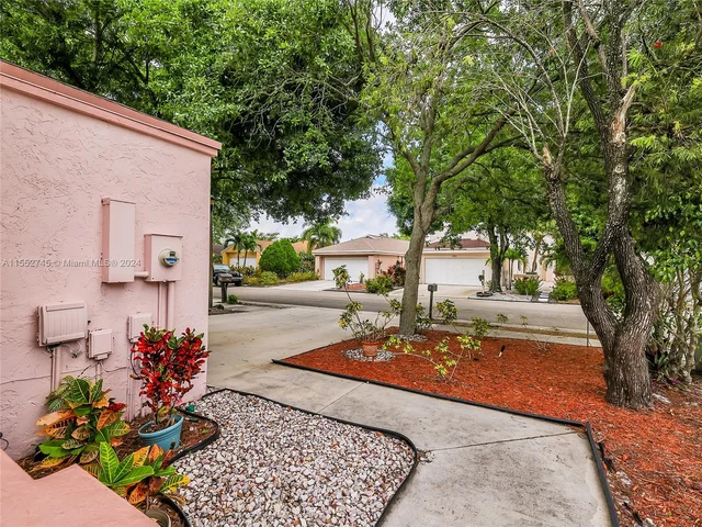 3710 NW 19th St, Coconut Creek FL 33066