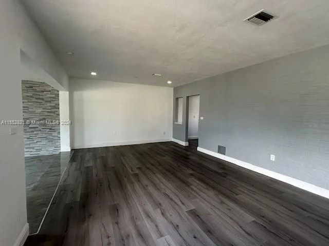 581 NW 184th Ter, Miami Gardens FL 33169