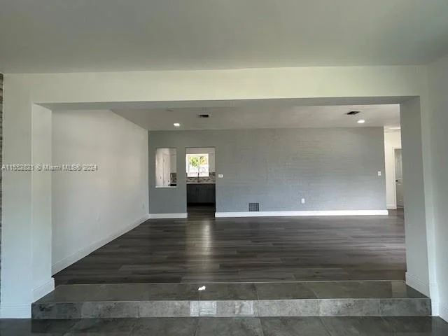 581 NW 184th Ter, Miami Gardens FL 33169